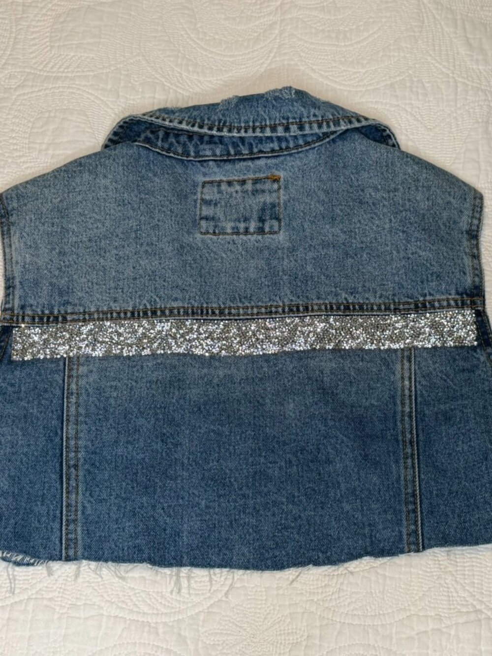 Forever 21 Cropped Medium Wash Denim Vest with Silver Glitter Back ✨🦕